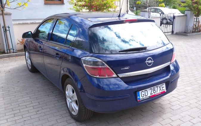 Opel Astra cena 17500 przebieg: 184000, rok produkcji 2011 z Gdańsk małe 67